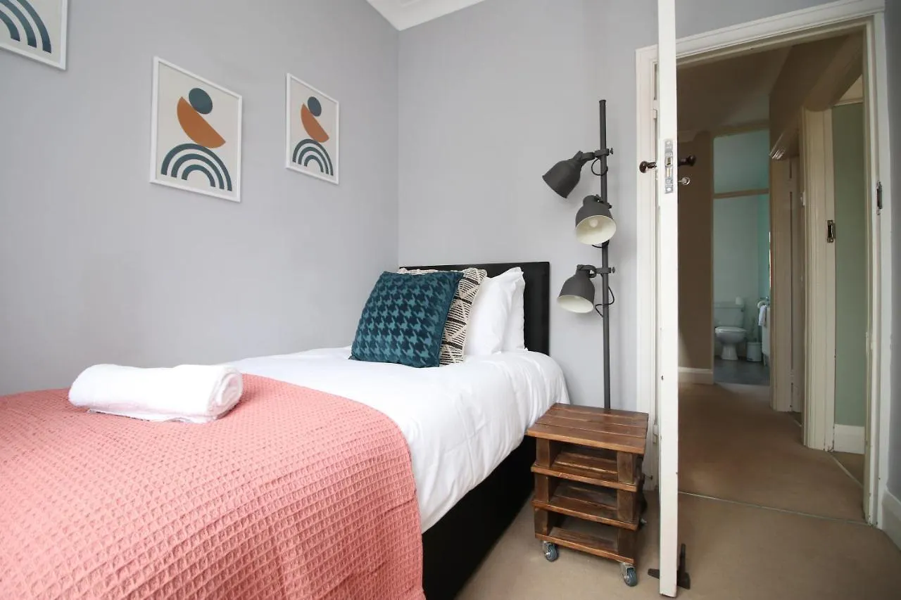 Holiday home Melrose By Ty Sa - 4 Bedroom House In Cardiff United Kingdom