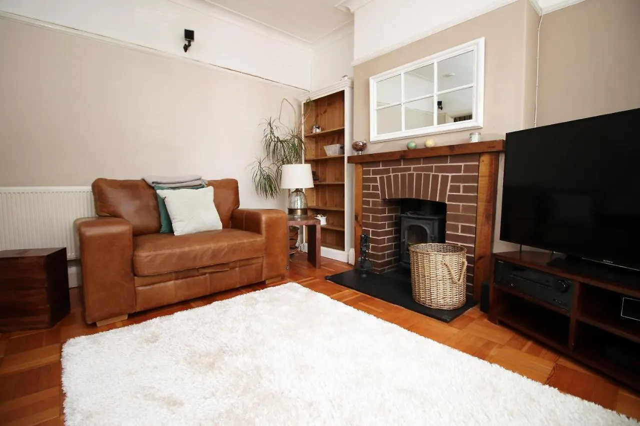 Melrose By Ty Sa - 4 Bedroom House In Cardiff 0*,