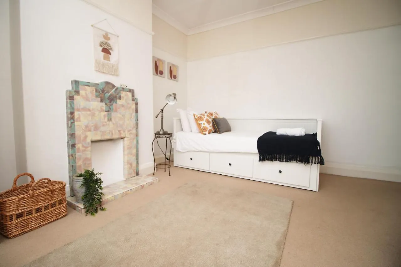 Holiday home Melrose By Ty Sa - 4 Bedroom House In Cardiff